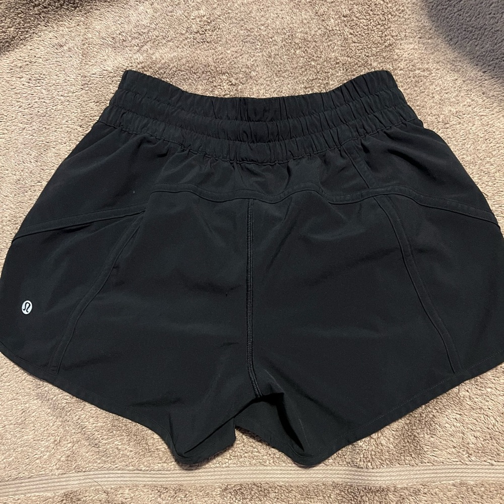 Lululemon size 6 Tracker Low-Rise Lined Short 4"